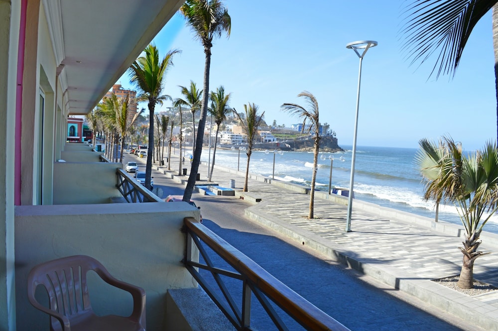 Standard Room, 2 Double Beds, Ocean View - Photo 5