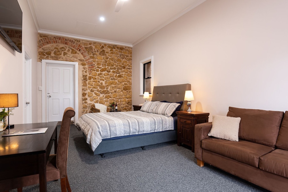 Executive House photo 2