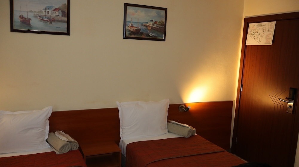 Standard Twin Room, 2 Twin Beds photo 1