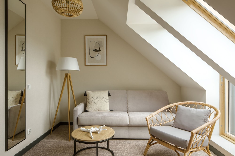 One-Bedroom Apartment - Photo 12