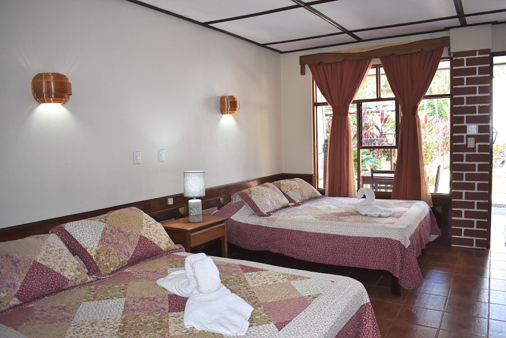 Standard Family Room - Photo 4