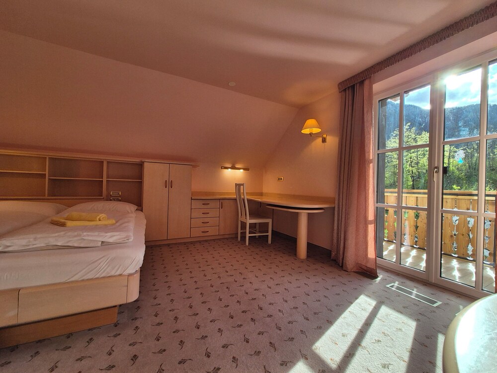 Luxury Alpine Villa photo 2