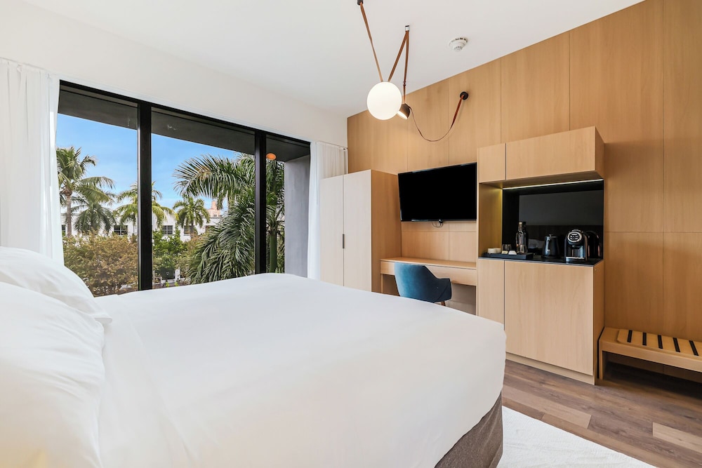 Classic Room, 1 King Bed (ADA)