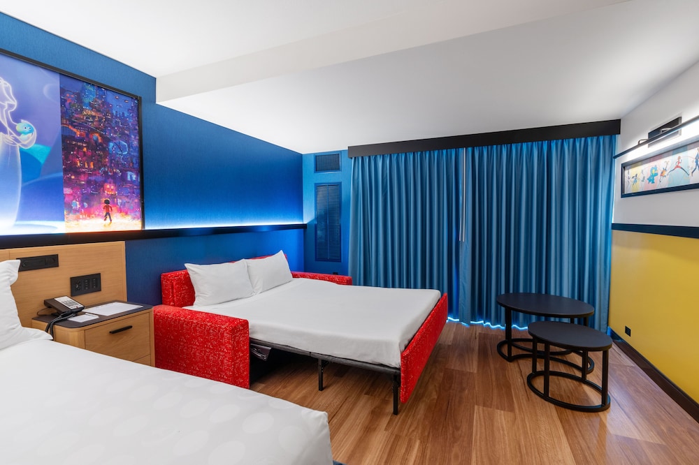 Pool Terrace - Club Level - Two Queen Beds and Day Bed - Photo 1