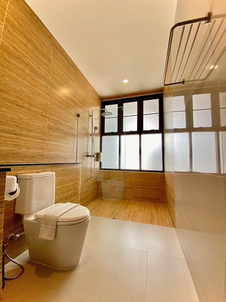 Luxury Suite - Photo 10