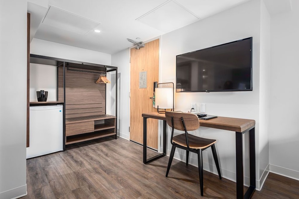 Superior Room, 1 Queen Bed, Private Bathroom