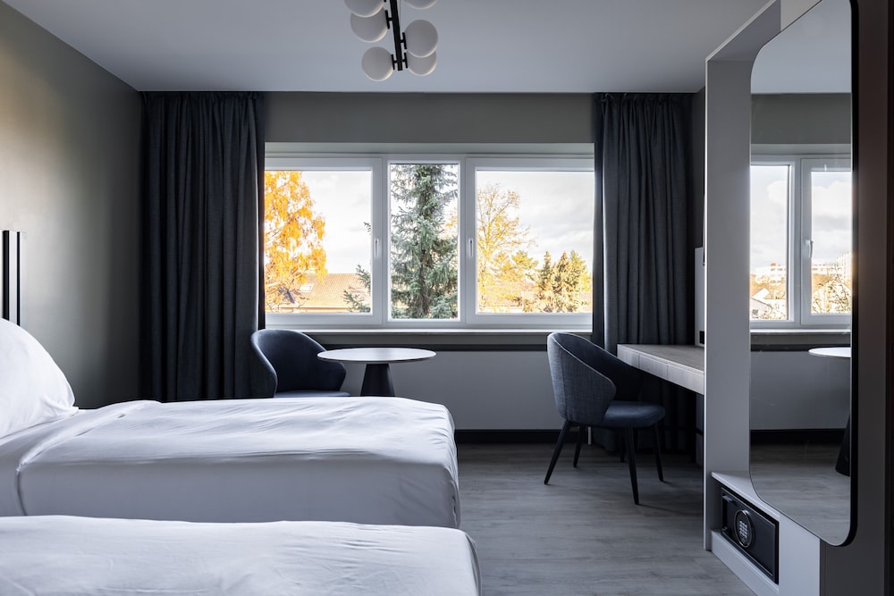 Large Studio with Kitchenette - Twin Bed - Photo 3