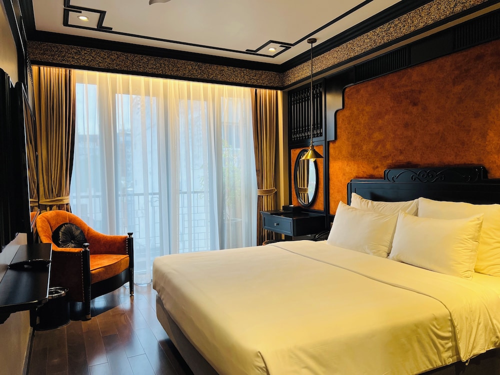 Suite, City View