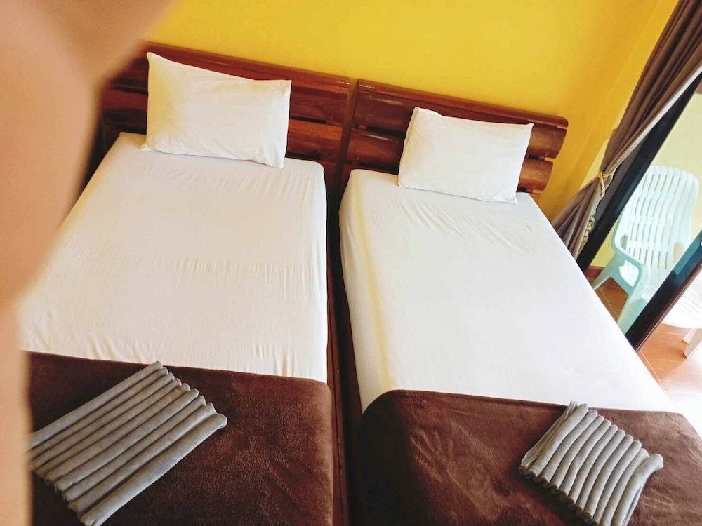 Standard Twin Room - Photo 3