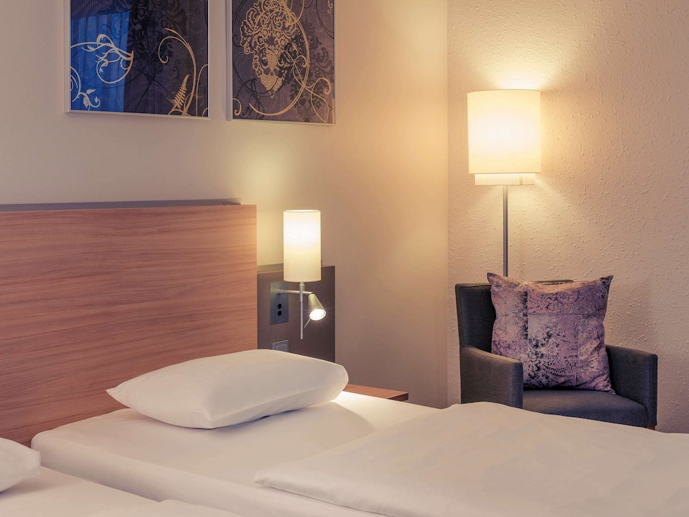 Standard Room, Multiple Beds - Photo 11