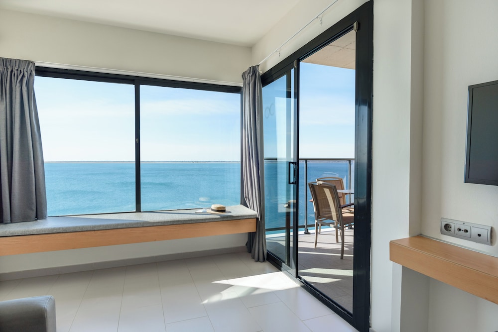 Quadruple Room, Sea View (2 adults and 2 children)
