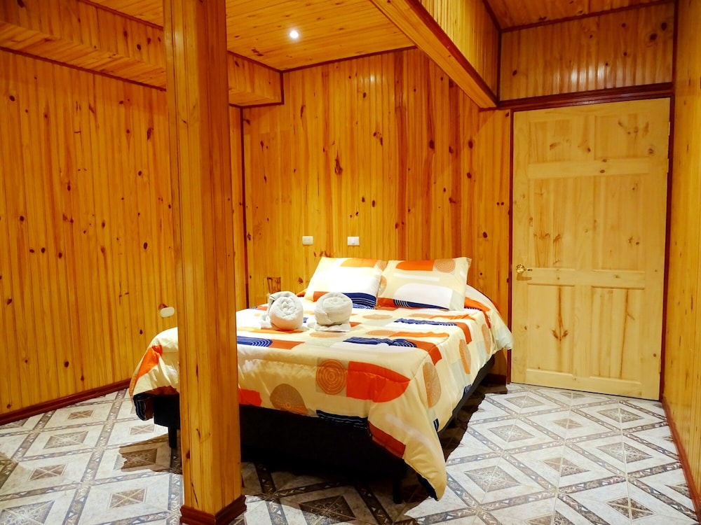 Economy Triple Room photo 2