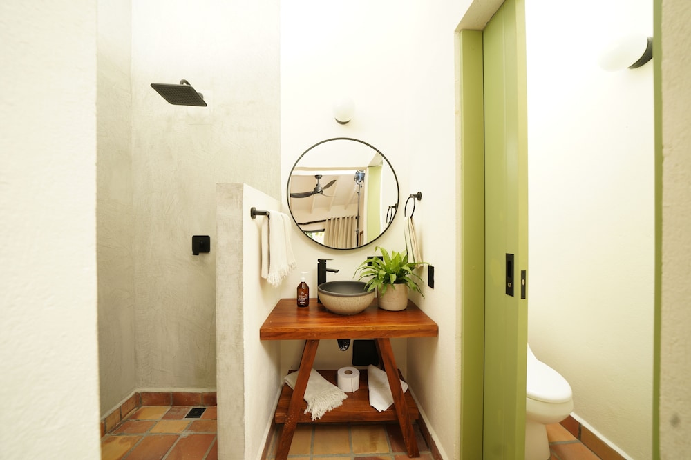 Deluxe Room - Photo 23