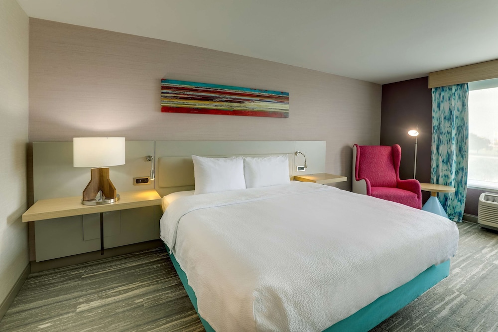 Room, 1 King Bed, Accessible (Bathtub with Grab Bars) photo 3