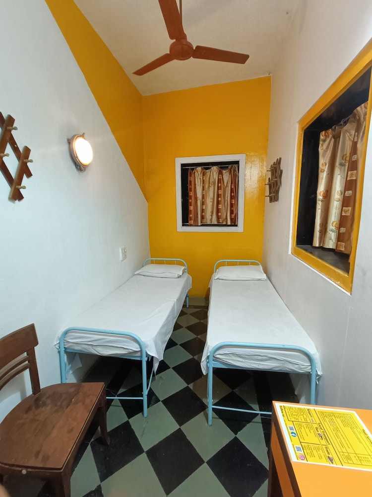 Basic Double Room - Photo 8