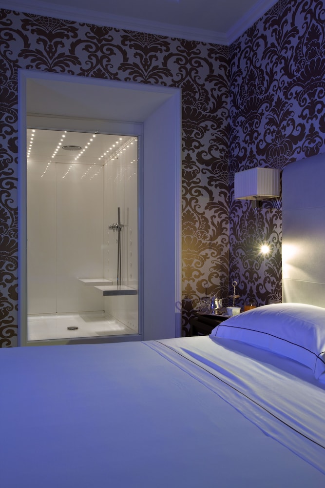 Suite, 1 Bedroom - Photo 8