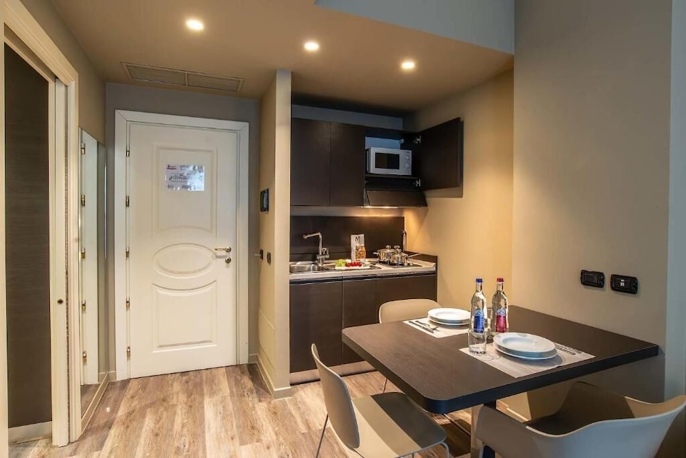 Business Condo photo 1