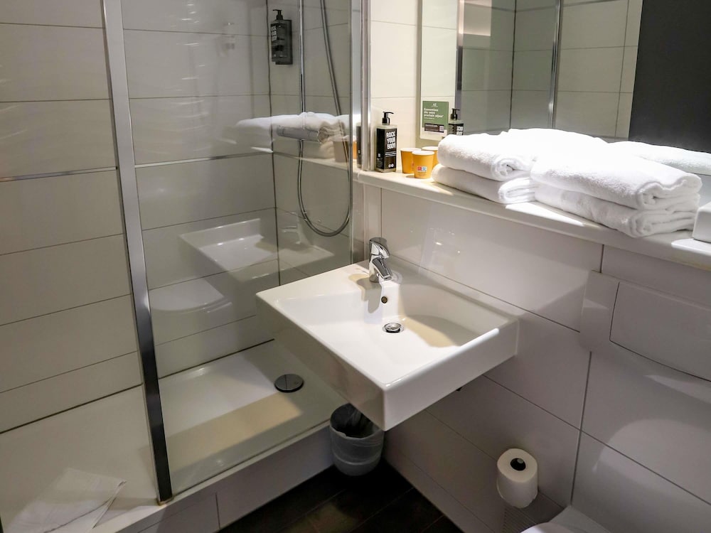 Standard Room, Multiple Beds - Photo 5