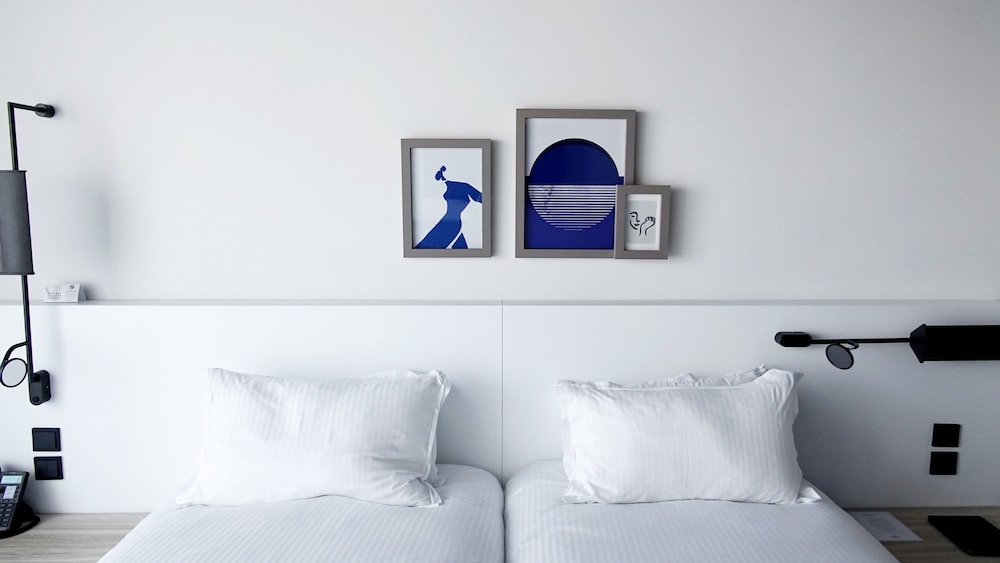 Standard Room, 2 Twin Beds - Photo 11
