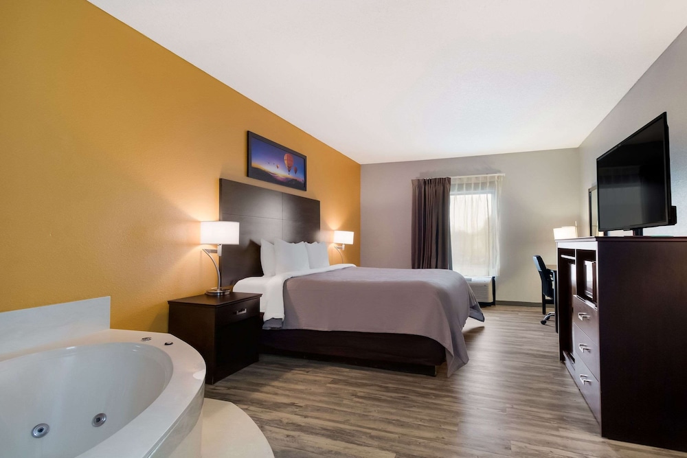 Suite, 1 King Bed with Sofa bed, Non Smoking photo 1