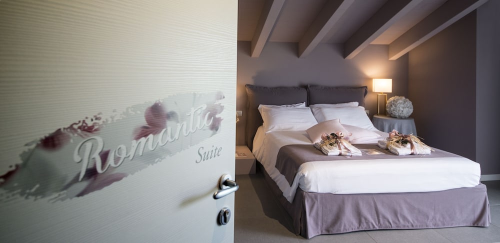 Luxury Double Room, 1 Queen Bed, Non Smoking, Mountain View