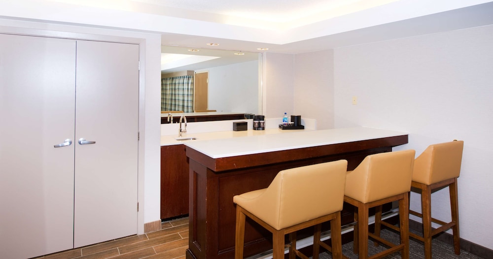 Suite, 1 King Bed, Non Smoking (Hospitality) - Photo 4