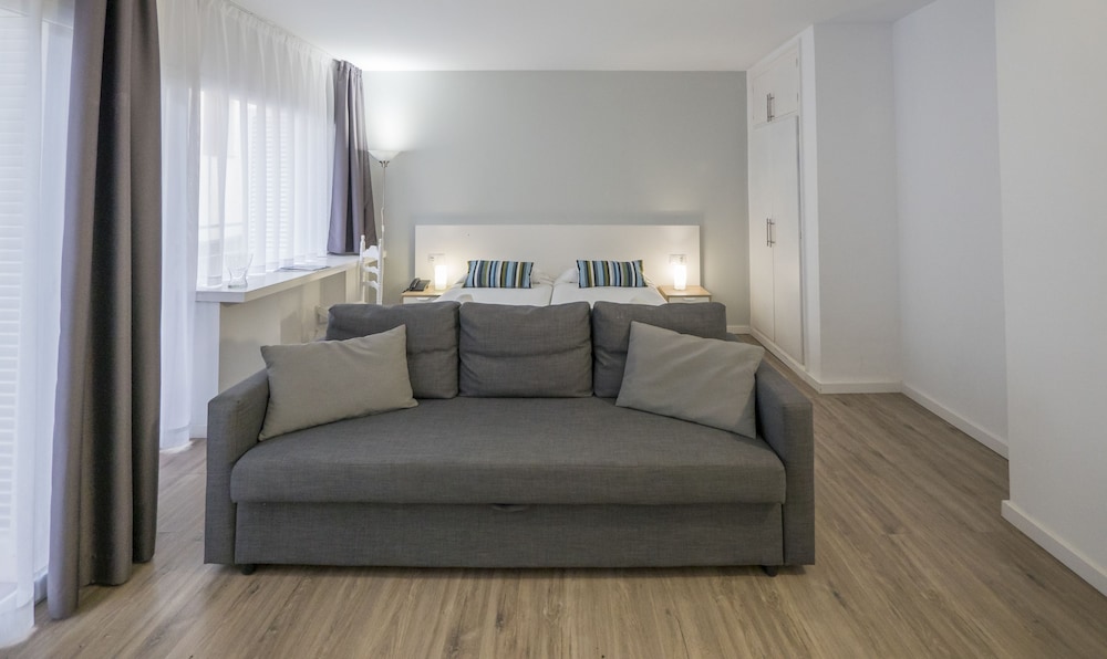 Family Room photo 3