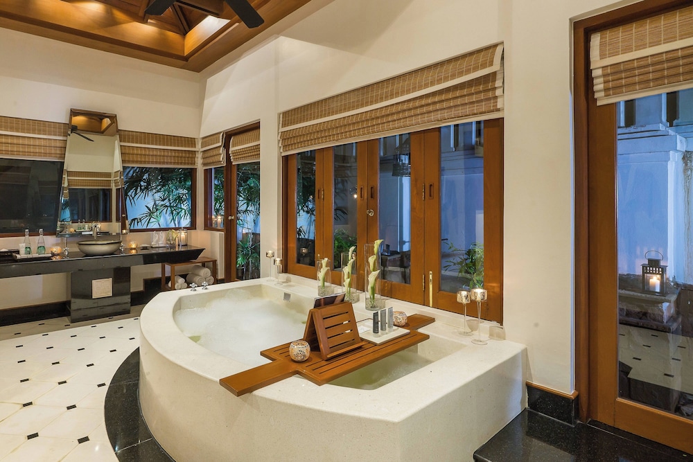 Royal Villa, 2 Bedrooms, Oceanfront - Photo 9