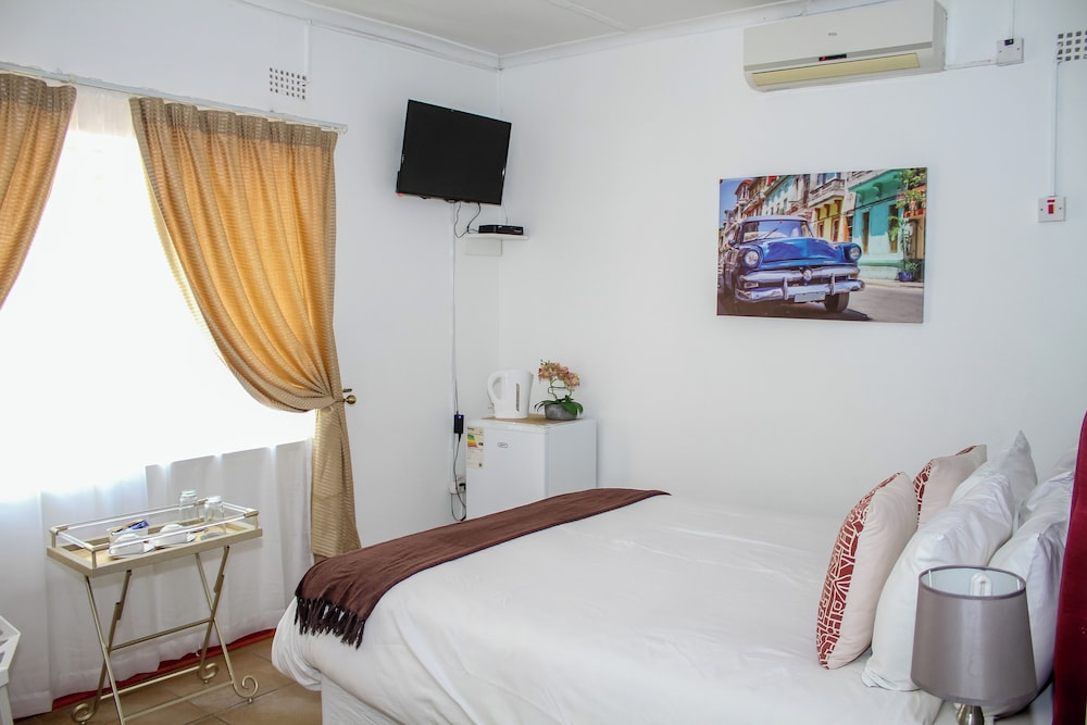 Standard Room, 1 Queen Bed photo 1