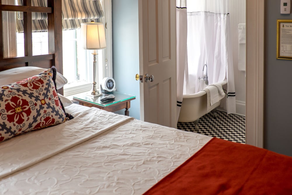 Classic Room, 1 Queen Bed photo 2