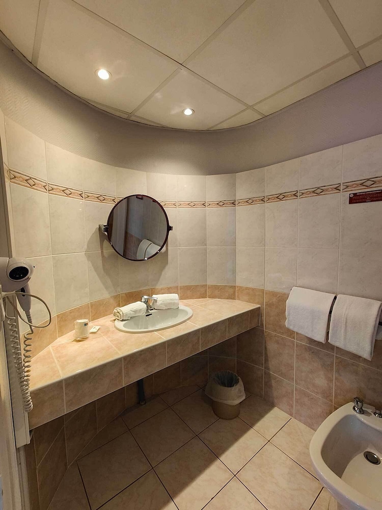 Classic Double or Twin Room - Photo 6