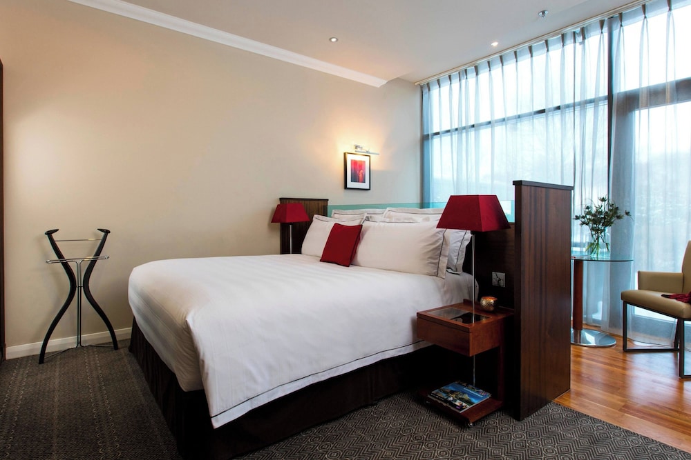 Room, 1 King Bed, Hill View - Photo 1