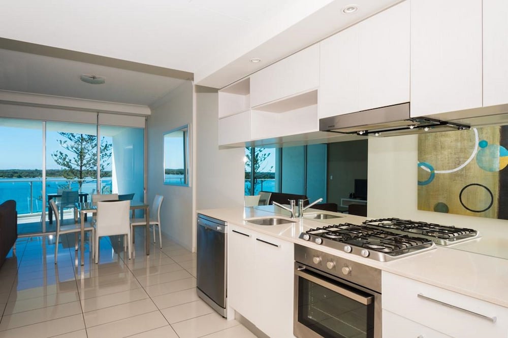 1 Bedroom + Study, Broadwater View thumbnail 6
