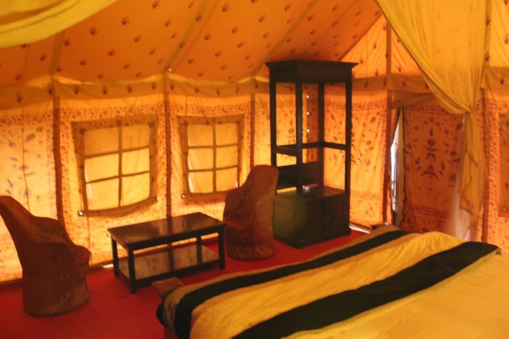 Superior Deluxe Tent photo 3