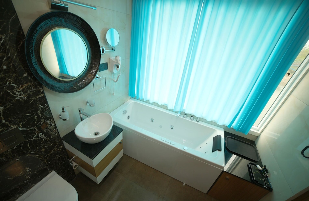 Royal Studio Suite, Smoking, Balcony