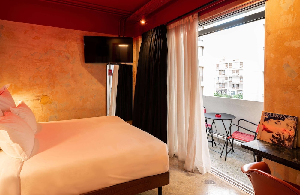 Urban Double or Twin Room with Balcony thumbnail 5