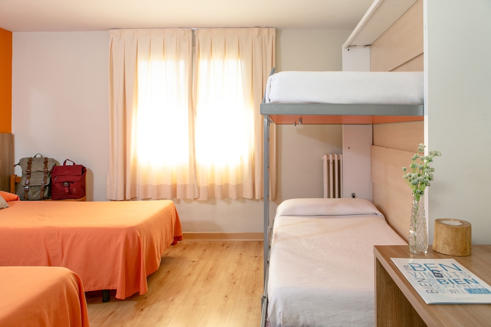 Quadruple Room (3 + 1) - Photo 5