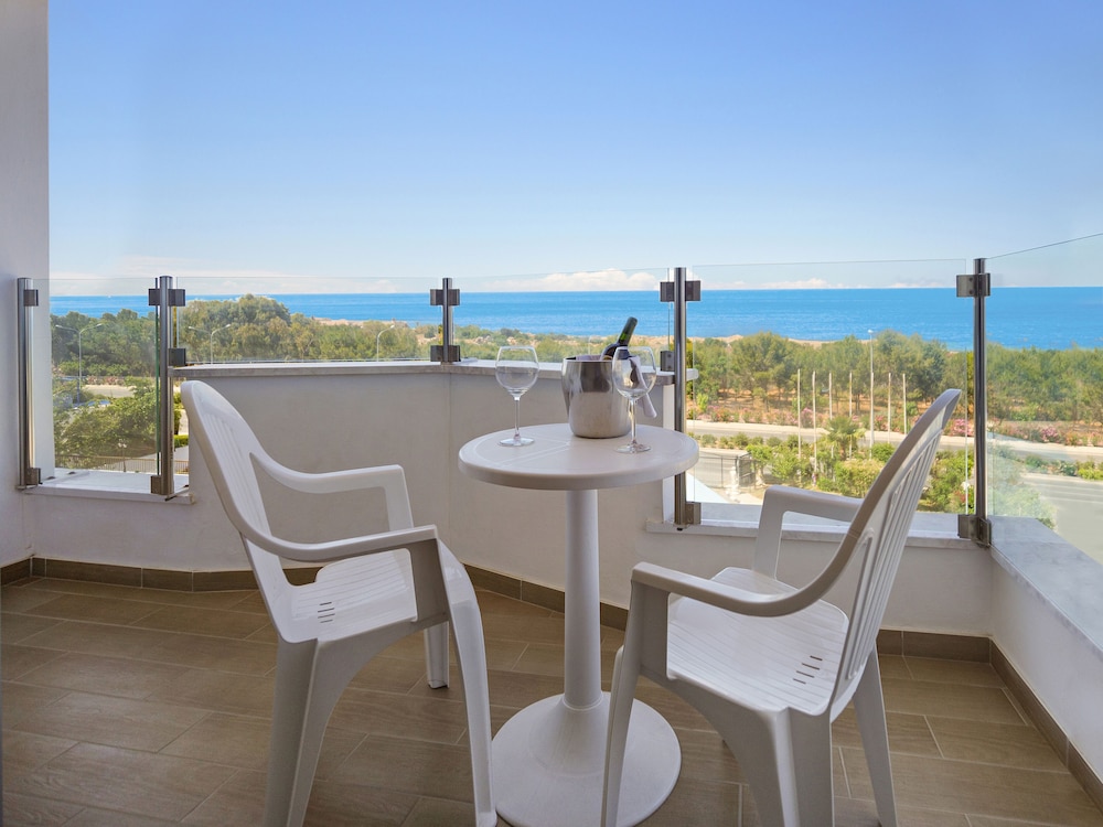Suite, Sea View - Photo 4