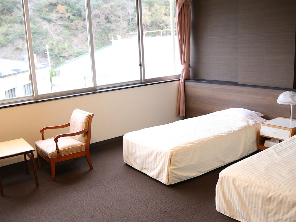 Twin Room, Non Smoking (Breakfast Included) photo 1