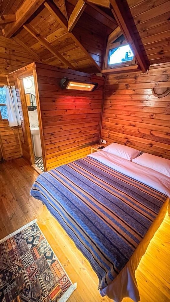Standard Bungalow, 1 King Bed, Garden View photo 3