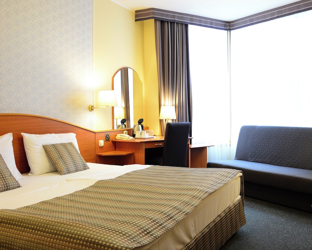 Deluxe Double or Twin Room with Extrabed - Photo 1
