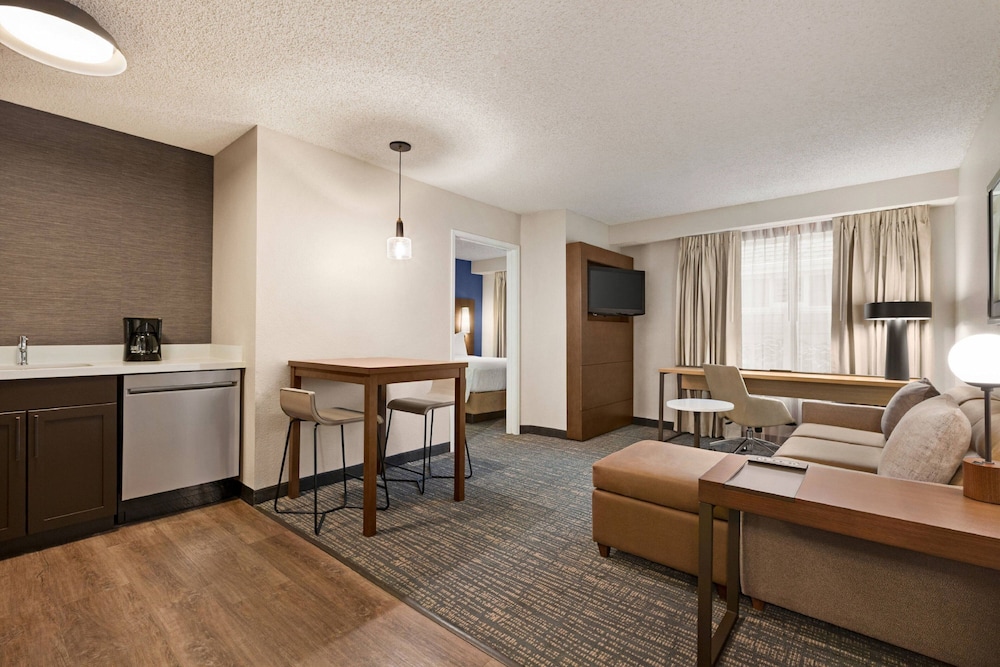 Suite, 1 Bedroom - Photo 4