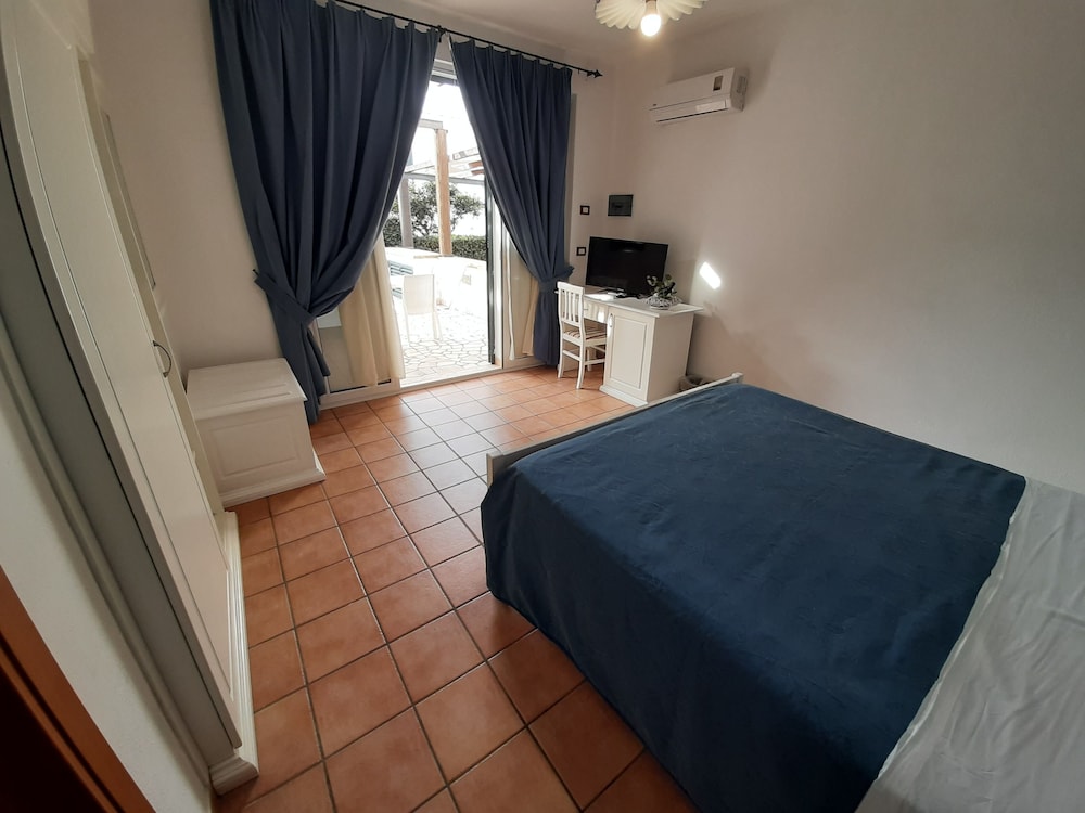 Deluxe Double Room - Photo 10