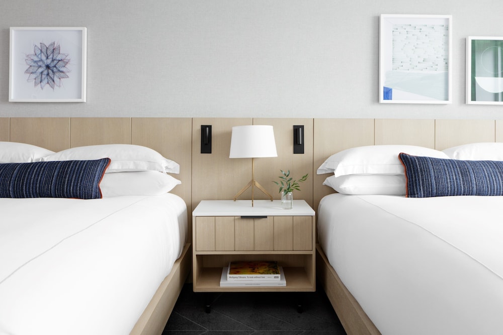 Room, 2 Queen Beds, Mobility Accessible (Mobility) - Photo 4