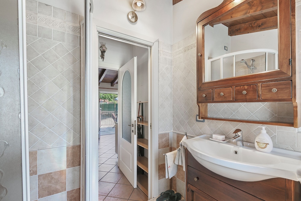 Family Apartment, Multiple Bedrooms (La Maison Dans Le Jardin) photo 3