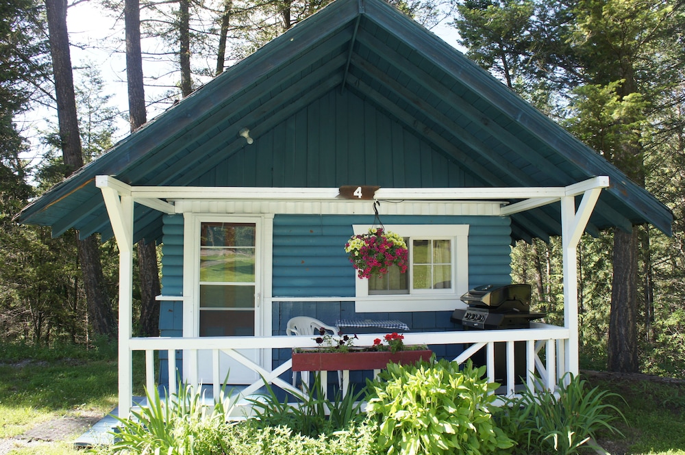 Bachelor Cabin photo 1