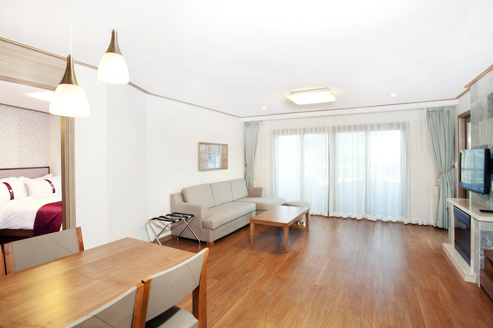 Suite, 2 Bedrooms (1 additional Ondol Bed) photo 1