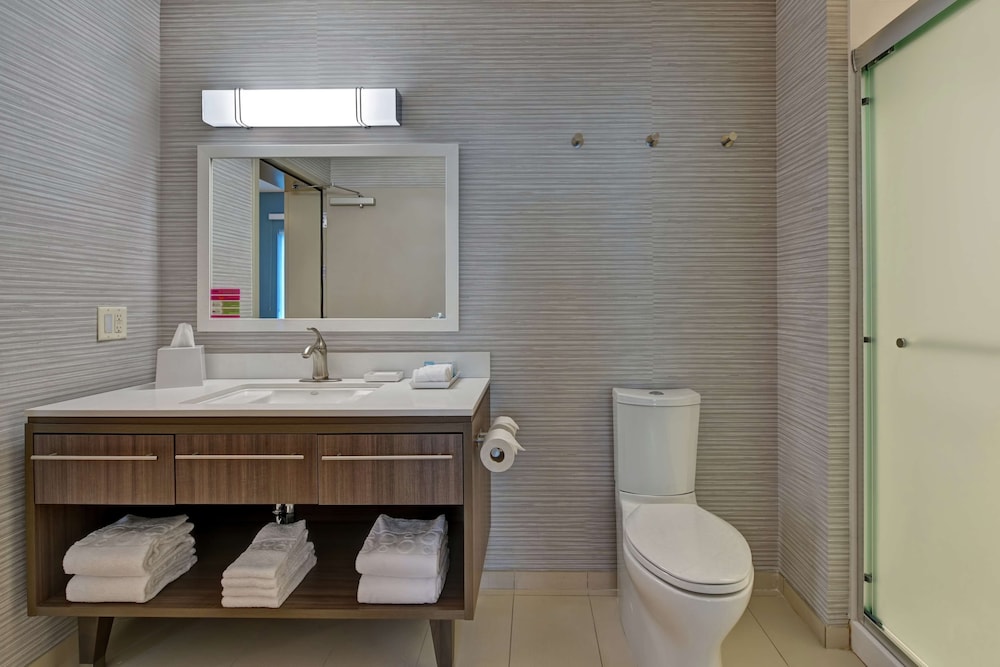 Suite, 1 King Bed, Accessible (Hearing) - Photo 6