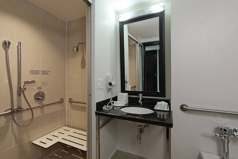 Standard Room, 1 King Bed, City View - Photo 16