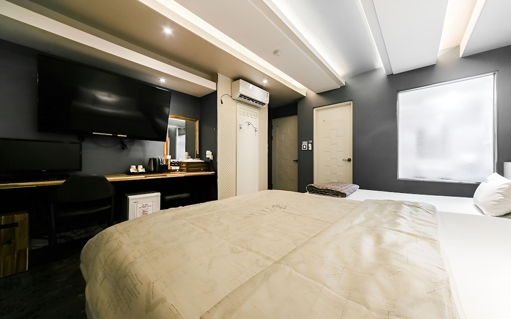 Room (Twin-Double Single (PC/Bathtub)) photo 1